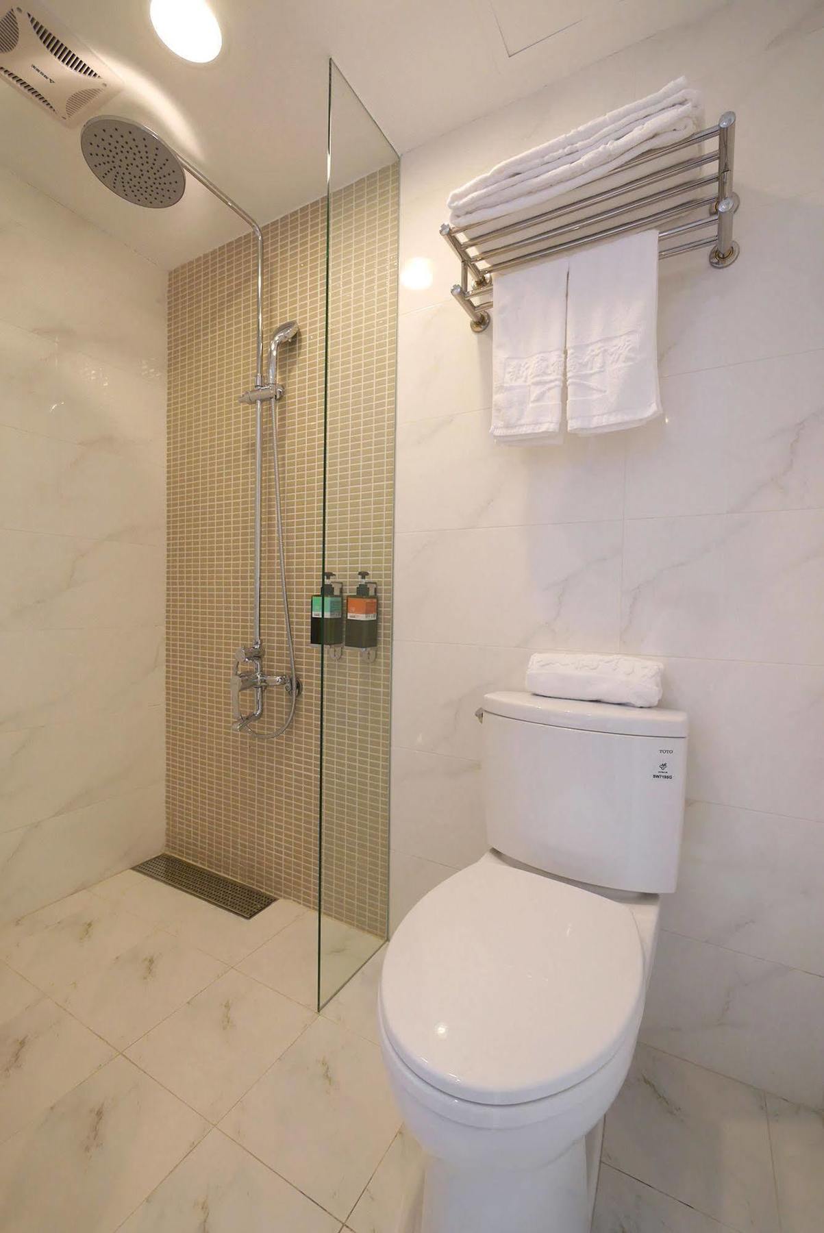Shin Sei Bashi Hotel Taichung Bagian luar foto