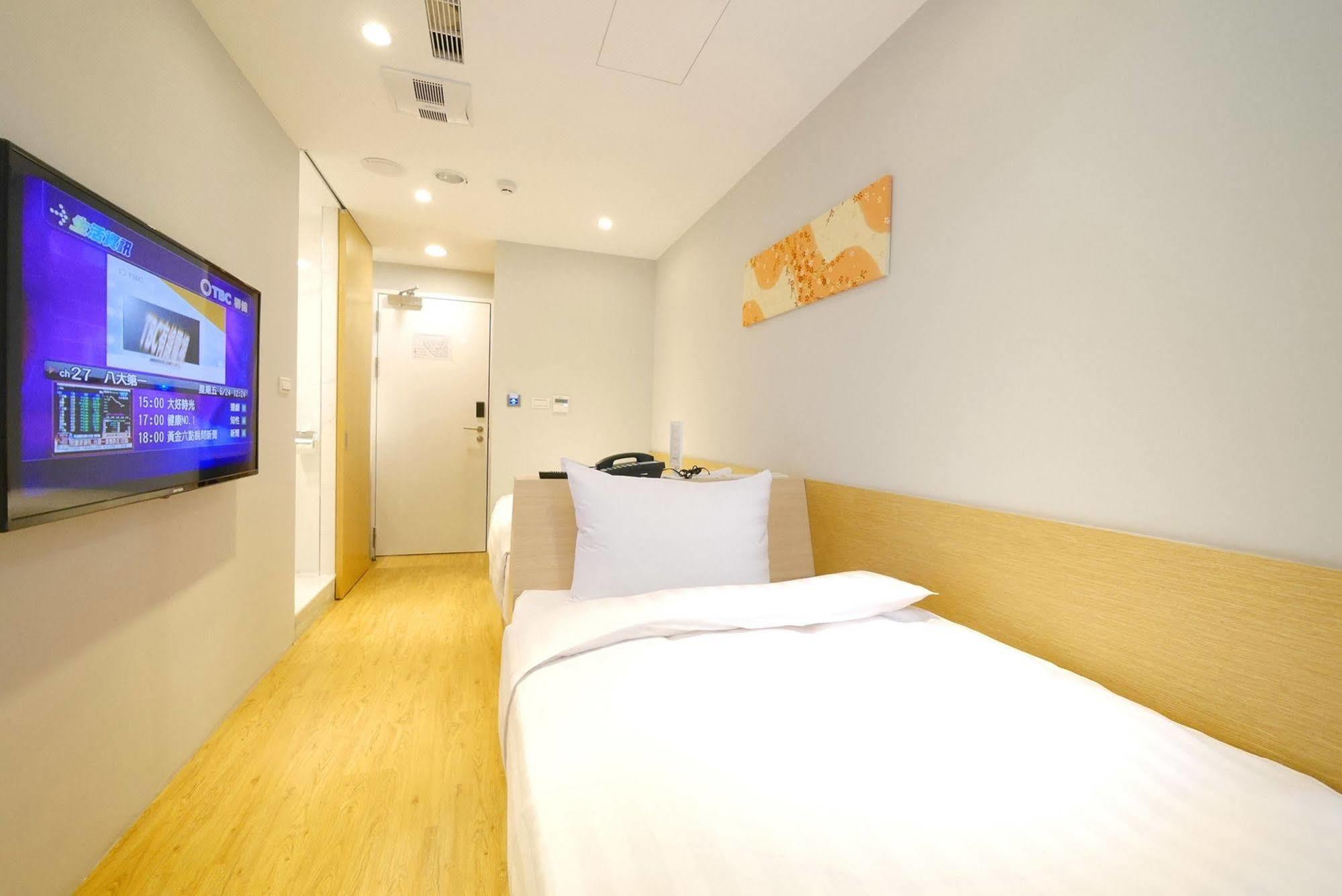 Shin Sei Bashi Hotel Taichung Bagian luar foto