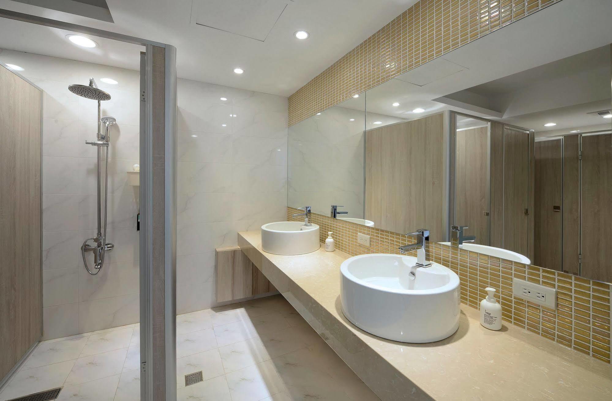 Shin Sei Bashi Hotel Taichung Bagian luar foto