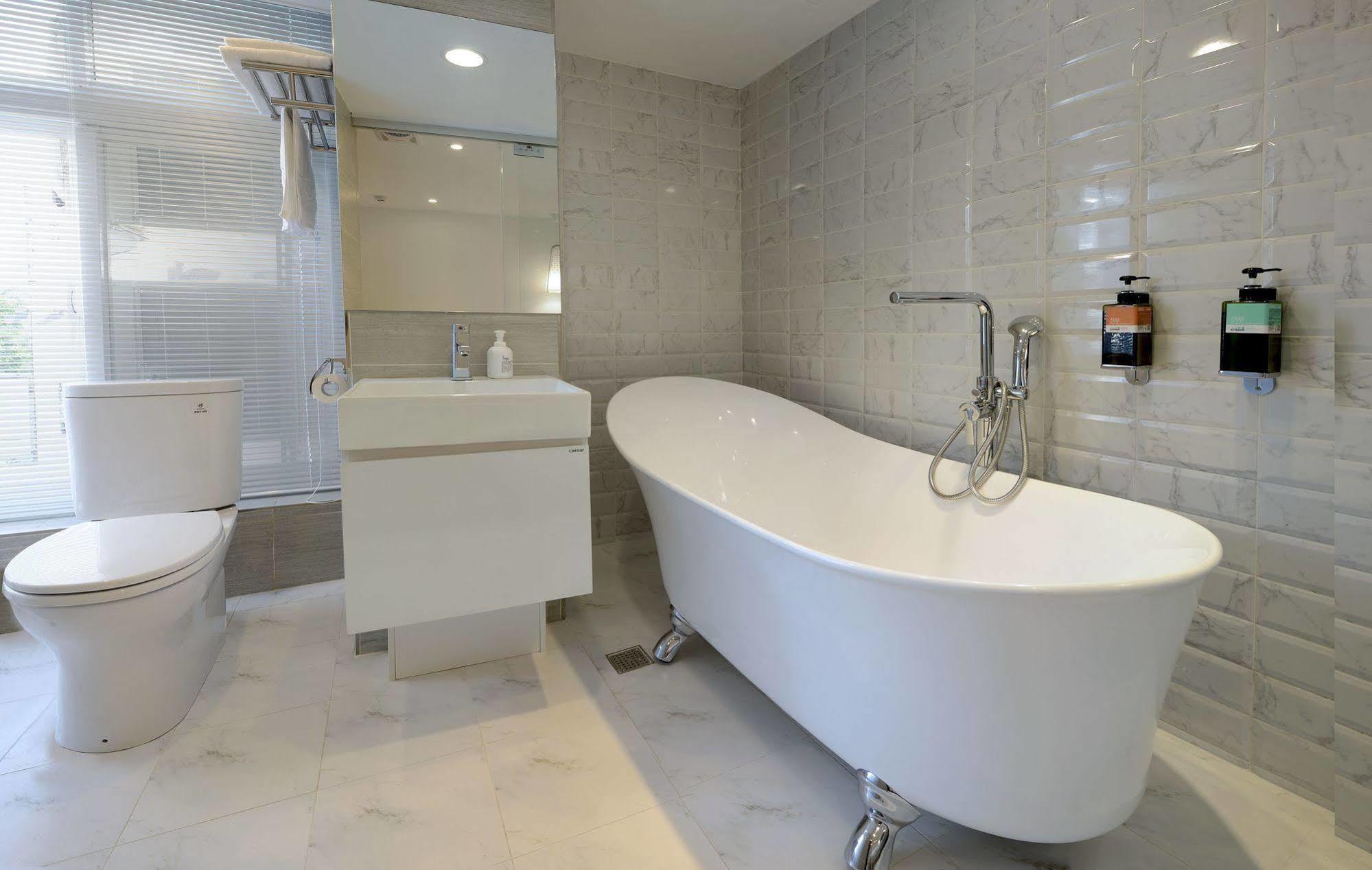 Shin Sei Bashi Hotel Taichung Bagian luar foto