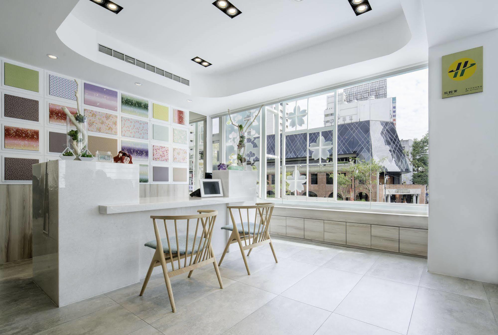 Shin Sei Bashi Hotel Taichung Bagian luar foto