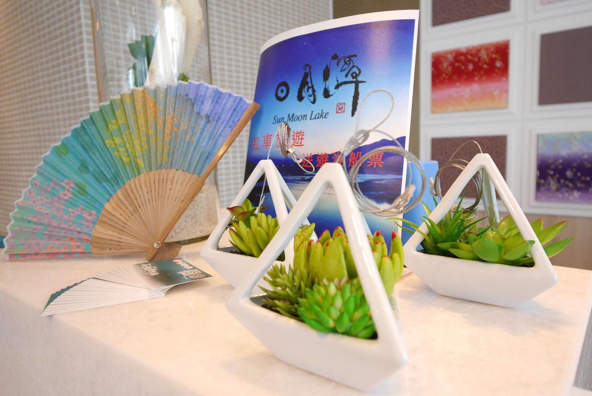 Shin Sei Bashi Hotel Taichung Bagian luar foto